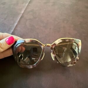 Stylish Tortoise Shell Sunglasses